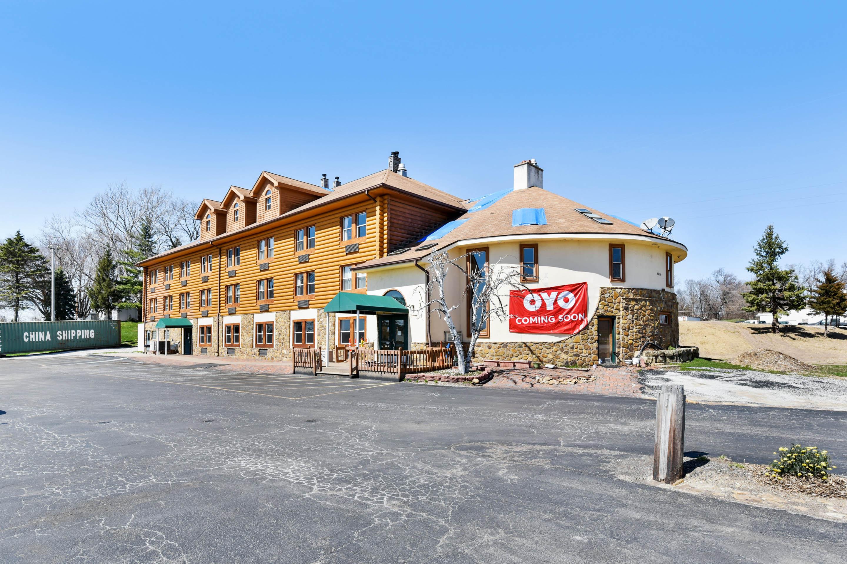 Casa Loma Inn & Suites By Oyo Davenport Ia Near I-80 Exteriör bild
